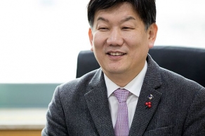 “돈도 좋게 쓰면 예술처럼 영원히 남을 것” 고액 기부자 클럽 네 군데 이름 올린 의사